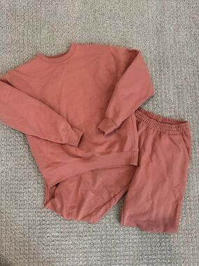 Missguided + Dusty Rose pullover & sweatpants Set